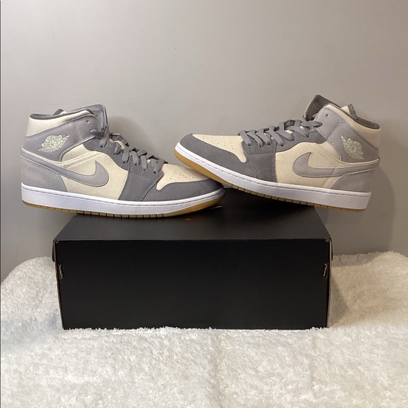 Air Jordan 1 Mid SE - Picture 10 of 11